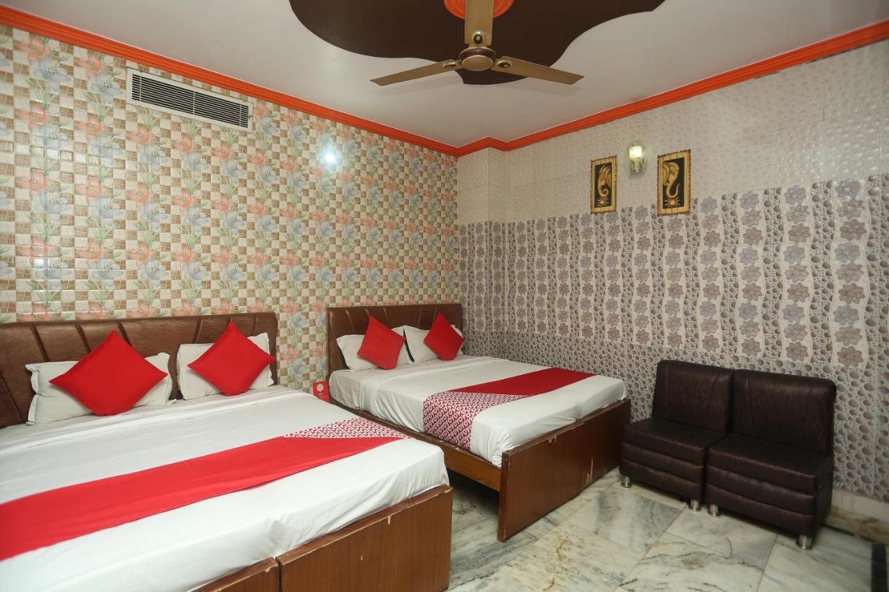 Oyo 18641 Hotel Rashmi Tājganj Extérieur photo