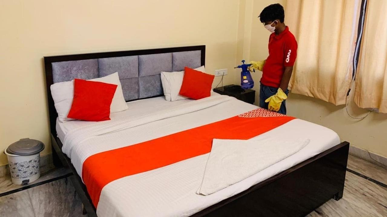 Oyo 18641 Hotel Rashmi Tājganj Extérieur photo